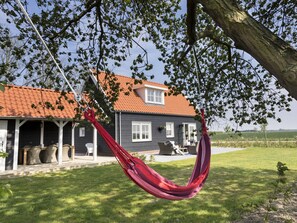 Garden - Holiday Home in Wissenkerke Near Beach (Wissenkerke)