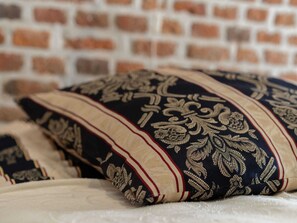 5 bedrooms, individually furnished, bed sheets