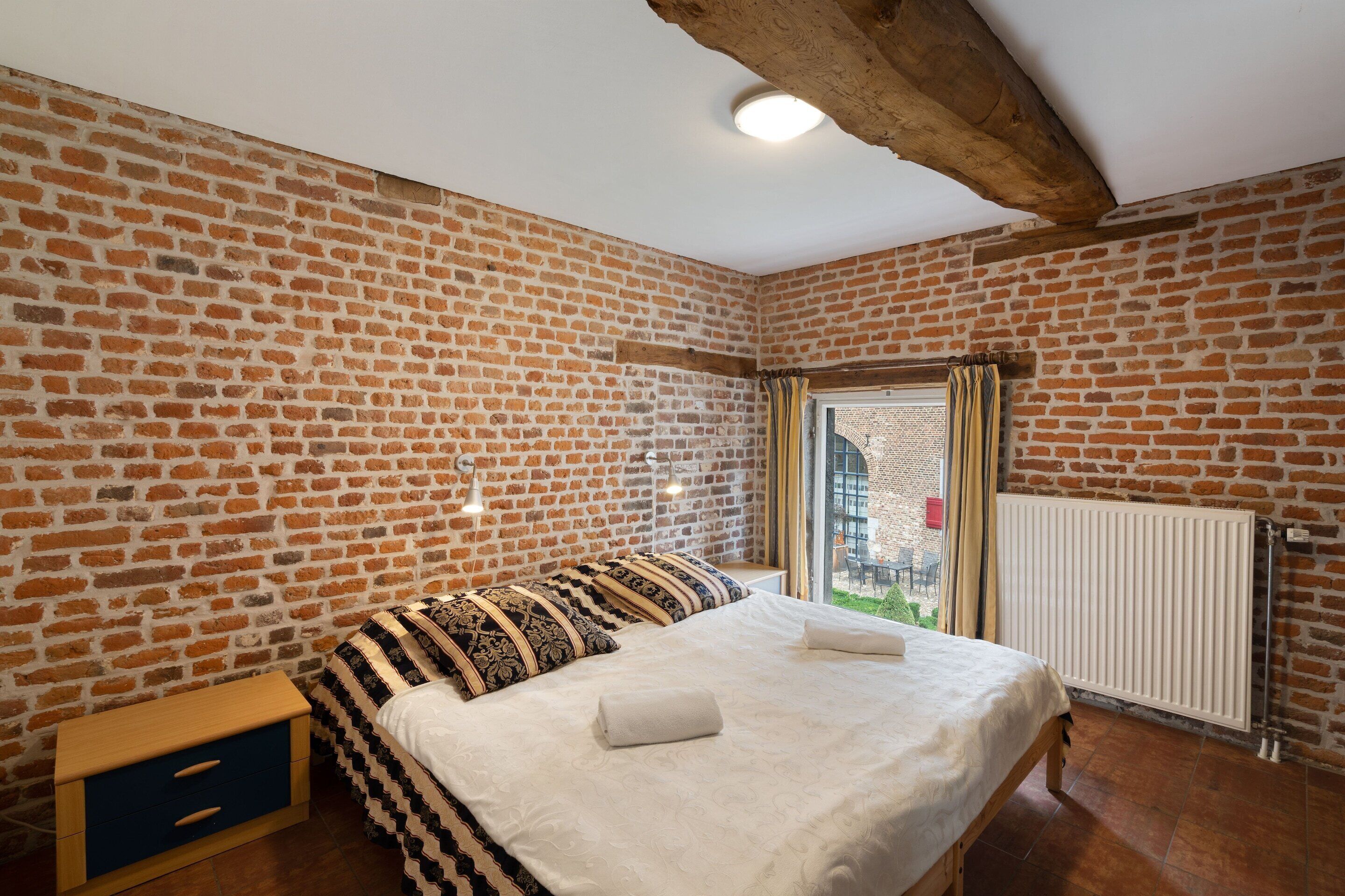 Apartment | 5 bedrooms, individually furnished, bed sheets