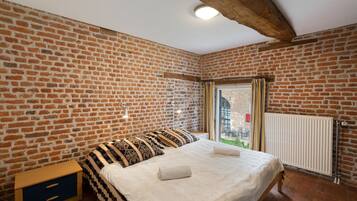 Apartment | 5 bedrooms, individually furnished, bed sheets