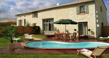 Luxurious Villa With Nice Terrace in Rural Chalais