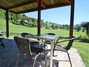Balcony - Spacious Apartment near Ski Area in Maria Alm (Saalfelden am Steinernen Meer)