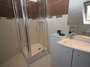 Ferienhaus | Badezimmer | Dusche, Handtücher