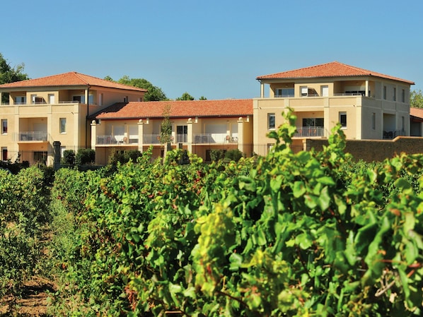 Apartment | Exterior - Dignified Apartment With Dishwasher and Near Canal du Midi (Azille)
