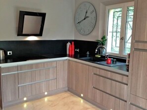 Villa | Private kitchen | Fridge, microwave, oven, dishwasher - Mediterranean Villa, Located at the Foot of the Village of Gassin, and 500m From St.-tropez (Gassin)