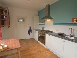 House | Private kitchen | Fridge, microwave, oven, dishwasher - Former Estate Heerlijkheid Mariënwaerdt (Beesd)