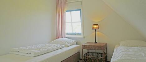 House | 3 bedrooms, individually furnished, bed sheets