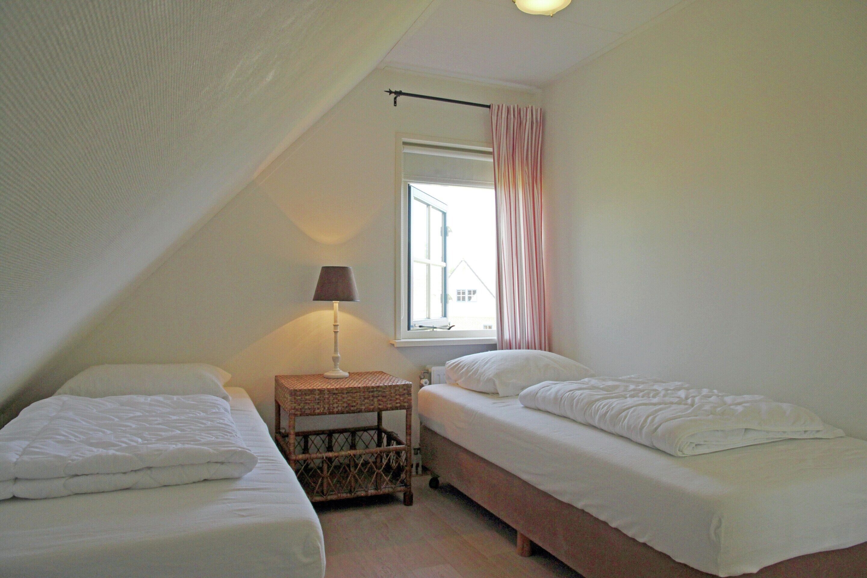 House | 3 bedrooms, individually furnished, bed sheets