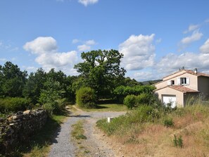 Exterior - Large Holiday Home With Private Garden in Les Assions France (Les Assions)