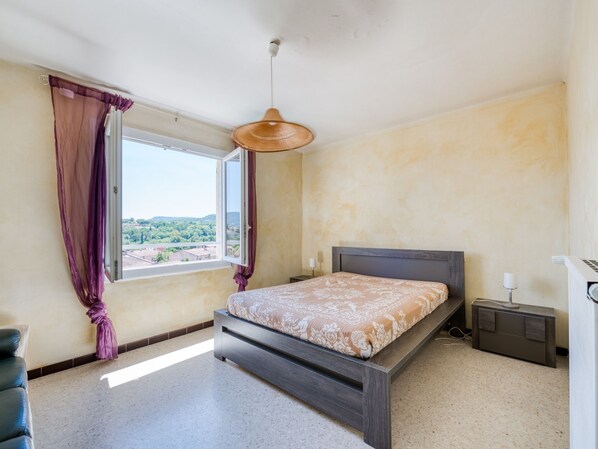 Room amenity - Cozy Holiday Home in Cogolin With Private Pool (Cogolin)