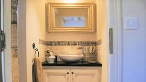Unclassified image, 5 of 25, button - Provencal Holiday Home With Private Pool on 3000 m2 of Garden, in the Middle of the Luberon (Lagnes)