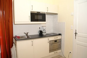 Apartment | Private kitchen - Cycling Escape in Montbrun (Montbrun-les-Bains)