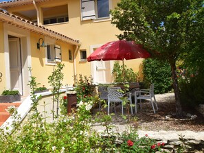 Apartment | Balcony - Cycling Escape in Montbrun (Montbrun-les-Bains)