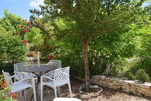 Apartment | Balcony - Cycling Escape in Montbrun (Montbrun-les-Bains)