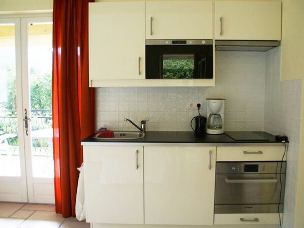 Apartment | Private kitchen - Cycling Escape in Montbrun (Montbrun-les-Bains)