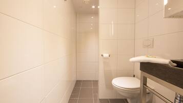 Apartment | Bathroom | Shower, towels