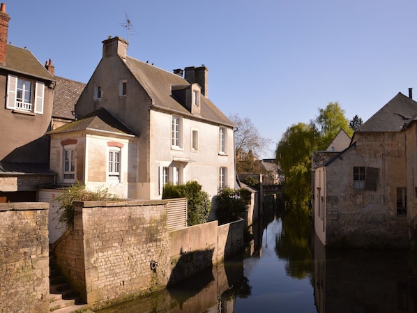 Exterior - Modern Bayeux Hideaway (Bayeux)