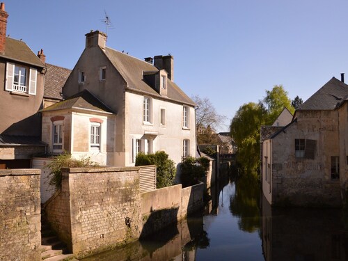 Modern Bayeux Hideaway