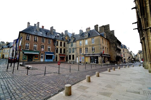 Modern Bayeux Hideaway