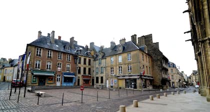 Modern Bayeux Hideaway
