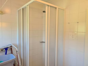 Shower, towels