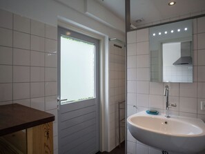 Cottage | Bathroom | Shower, towels - Lovely Cottage near Sea in Groede (Groede)