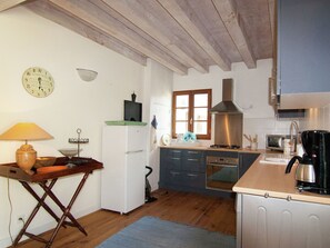 Cottage | Private kitchen - Cottage in France With Covered Terrace (Roussines)