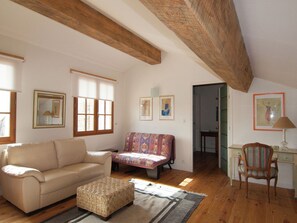 Cottage | Room amenity - Cottage in France With Covered Terrace (Roussines)