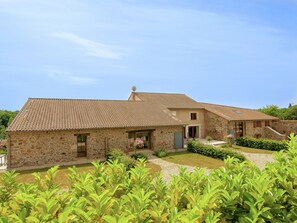 Exterior - Cottage in France With Covered Terrace (Roussines)