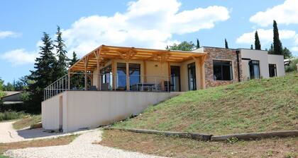 Spacious Villa With Swimming Pool in Vagnas