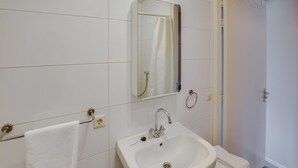 Apartment | Bathroom