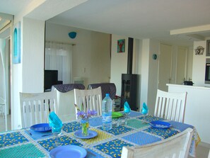 Dining - Rural Villa With Shared Pool and Tennis Court (Theoule-sur-Mer)