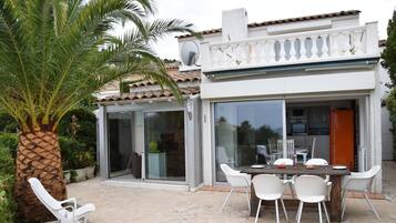 House | Bahagian luar