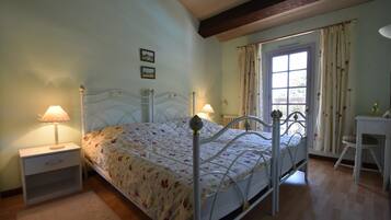 Villa | 4 bedrooms, individually furnished, iron/ironing board, bed sheets