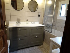 Villa | Bathroom - Villa in La Tour-sur-orb With Pool & Garden (La Tour-Sur-Orb)