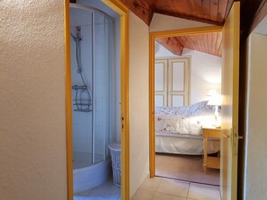 Villa | 4 habitaciones, muebles diferentes y tabla de planchar con plancha 