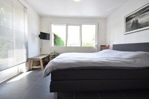 House | 4 bedrooms, individually furnished, bed sheets - Villa in Bruinisse Near Grevelingenmeer (Bruinisse)