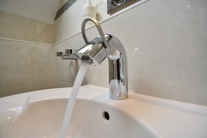 تفاصيل الفندق من الداخل