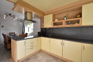 House | Private kitchen | Highchair - Villa in Bruinisse Near Grevelingenmeer (Bruinisse)