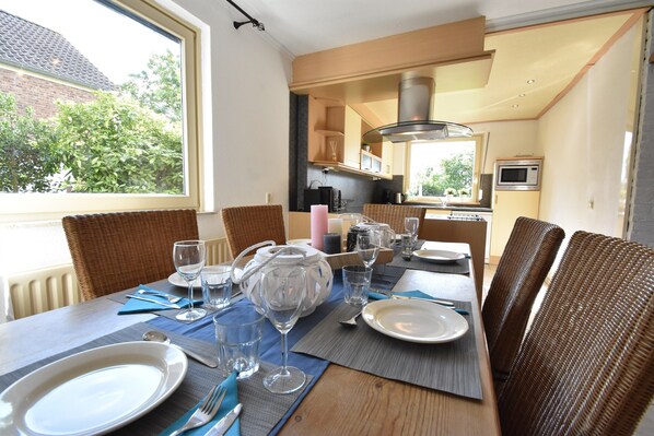 House | Dining - Villa in Bruinisse Near Grevelingenmeer (Bruinisse)