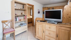 Unclassified image, 5 of 20, button - Lovely Apartment in Saalbach-hinterglemm With Garden (Saalbach-Hinterglemm)