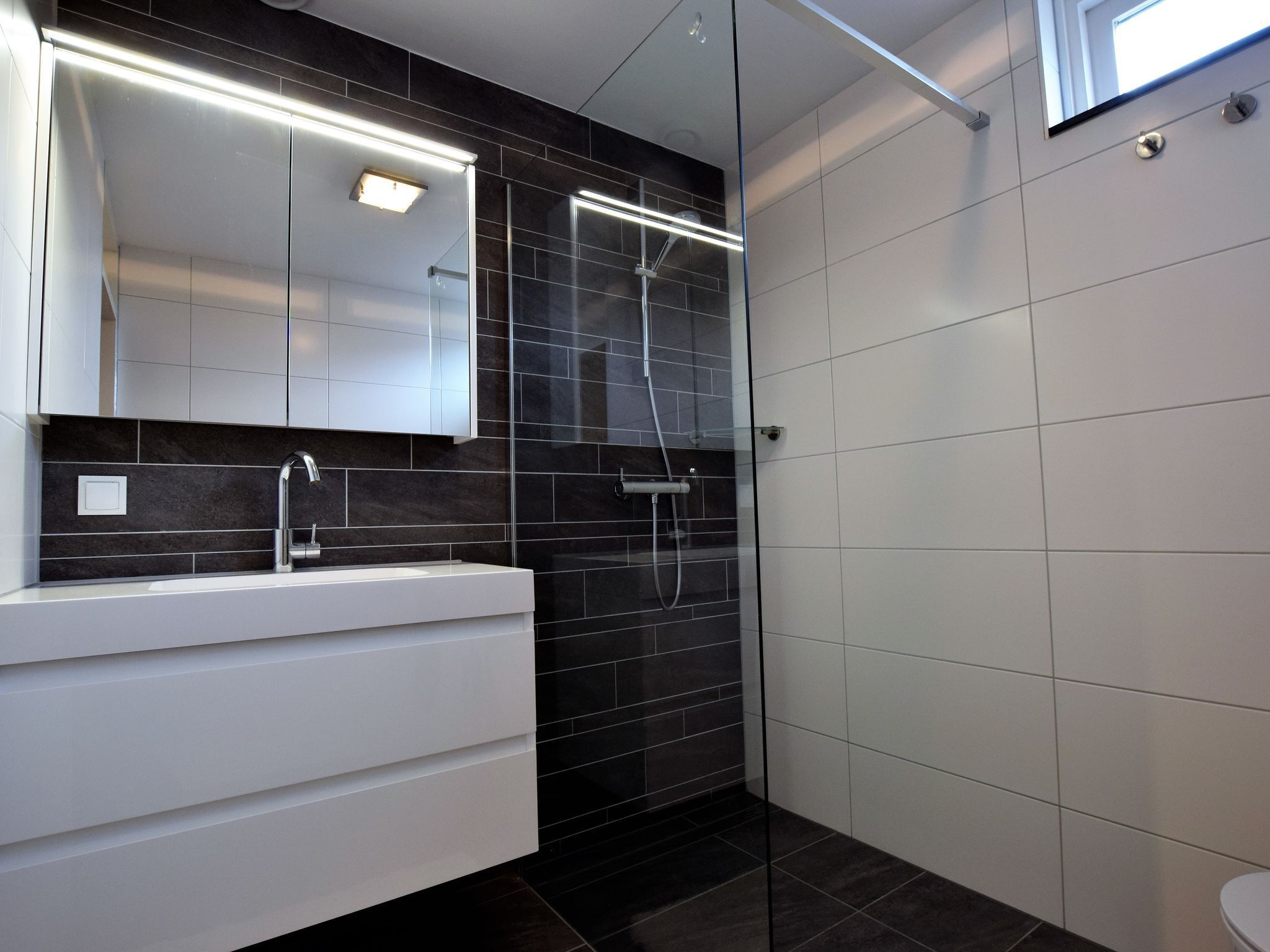 Rumah | Kamar mandi | Shower dan handuk