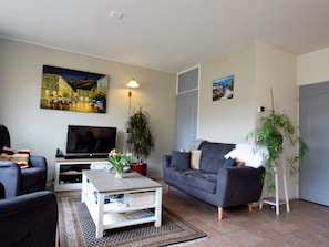 Living room - Beautiful Holiday Home in Julianadorp With Garden (Julianadorp)