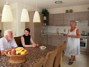 Villa | Dining - Nice Villa with Garden near Wadden Sea (Hippolytushoef)