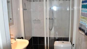 Rumah | Kamar mandi | Bathtub dan handuk