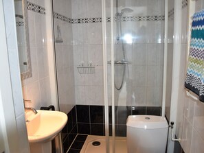 Rumah | Kamar mandi | Bathtub dan handuk