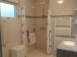 House | Bathroom | Combined shower/tub - Nice House with Garden near De Lemelerberg (Lemele)