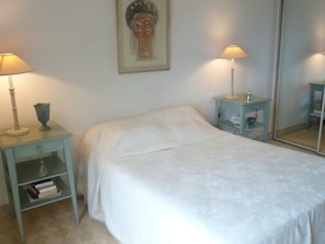 House | Room amenity - Sunny Holiday Home in Provence With Pool (Seguret)