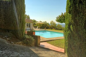 House | Pool - Sunny Holiday Home in Provence With Pool (Seguret)
