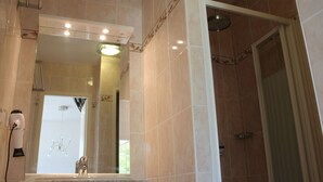 Villa | Bathroom | Shower, towels